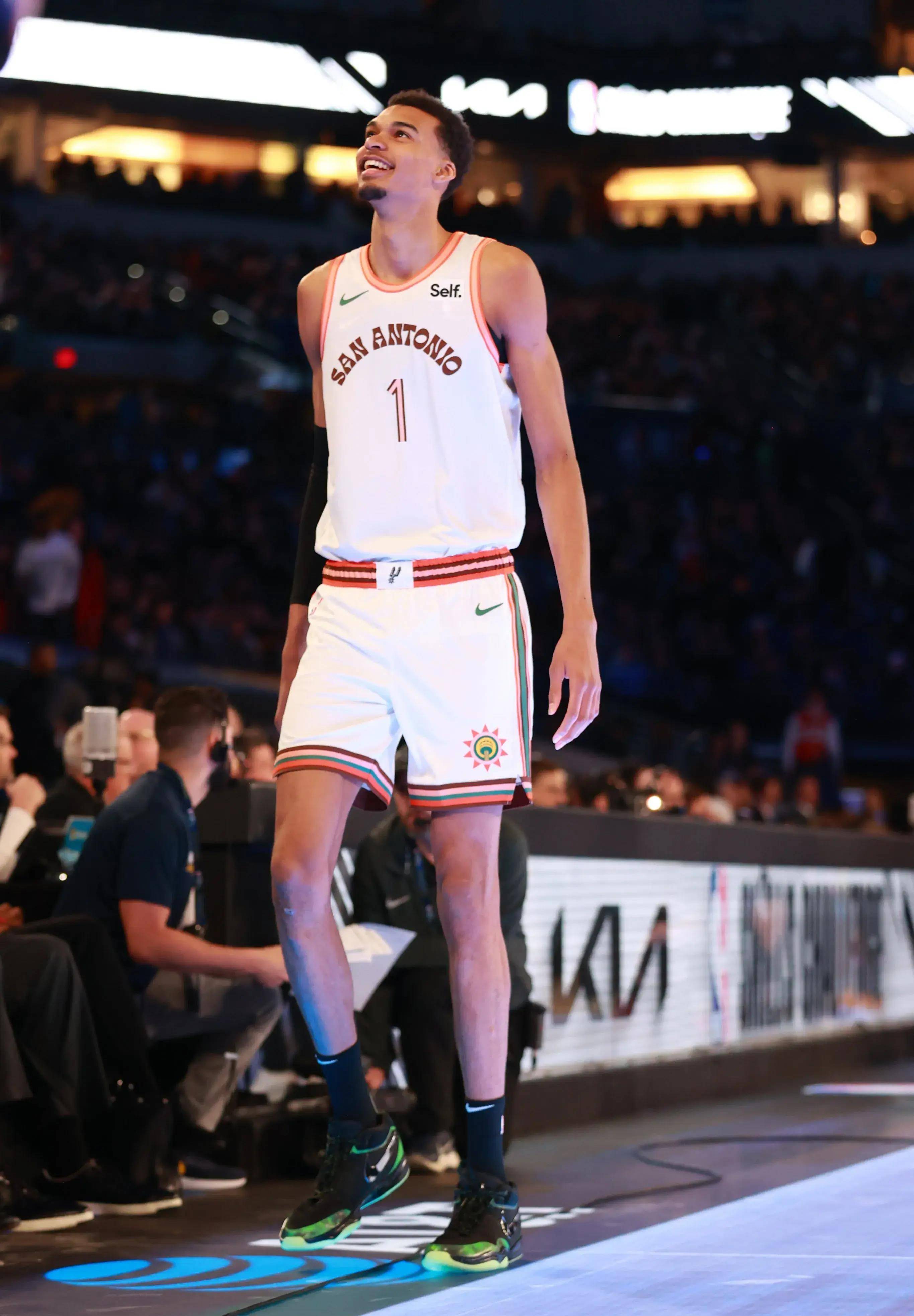 圣安东尼奥马刺清晨防线松动,志在英超名次提升,气氛紧张,年轻球员得到机会的简单介绍-多米体育