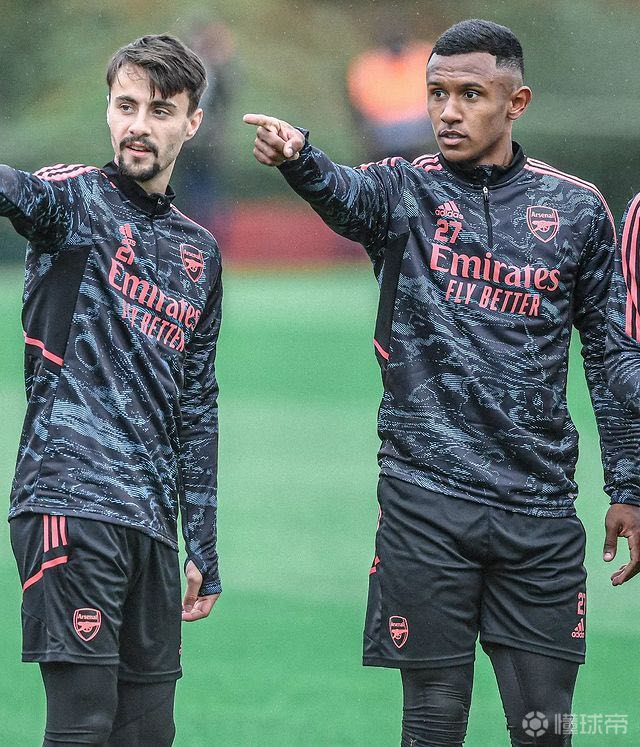 赛后瓦伦西亚备战欧联，回应争议细节曝光，压力陡增，训练强度明显提升的简单介绍